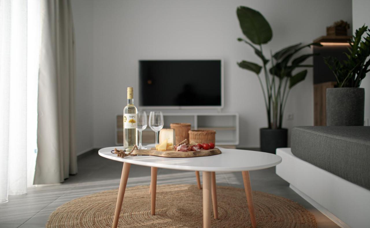 Seanfinity Beachfront Suites Мікрі-Віґла Екстер'єр фото