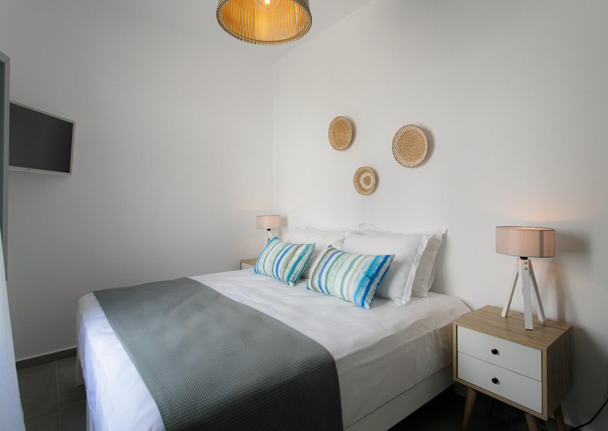 Seanfinity Beachfront Suites Мікрі-Віґла Номер фото