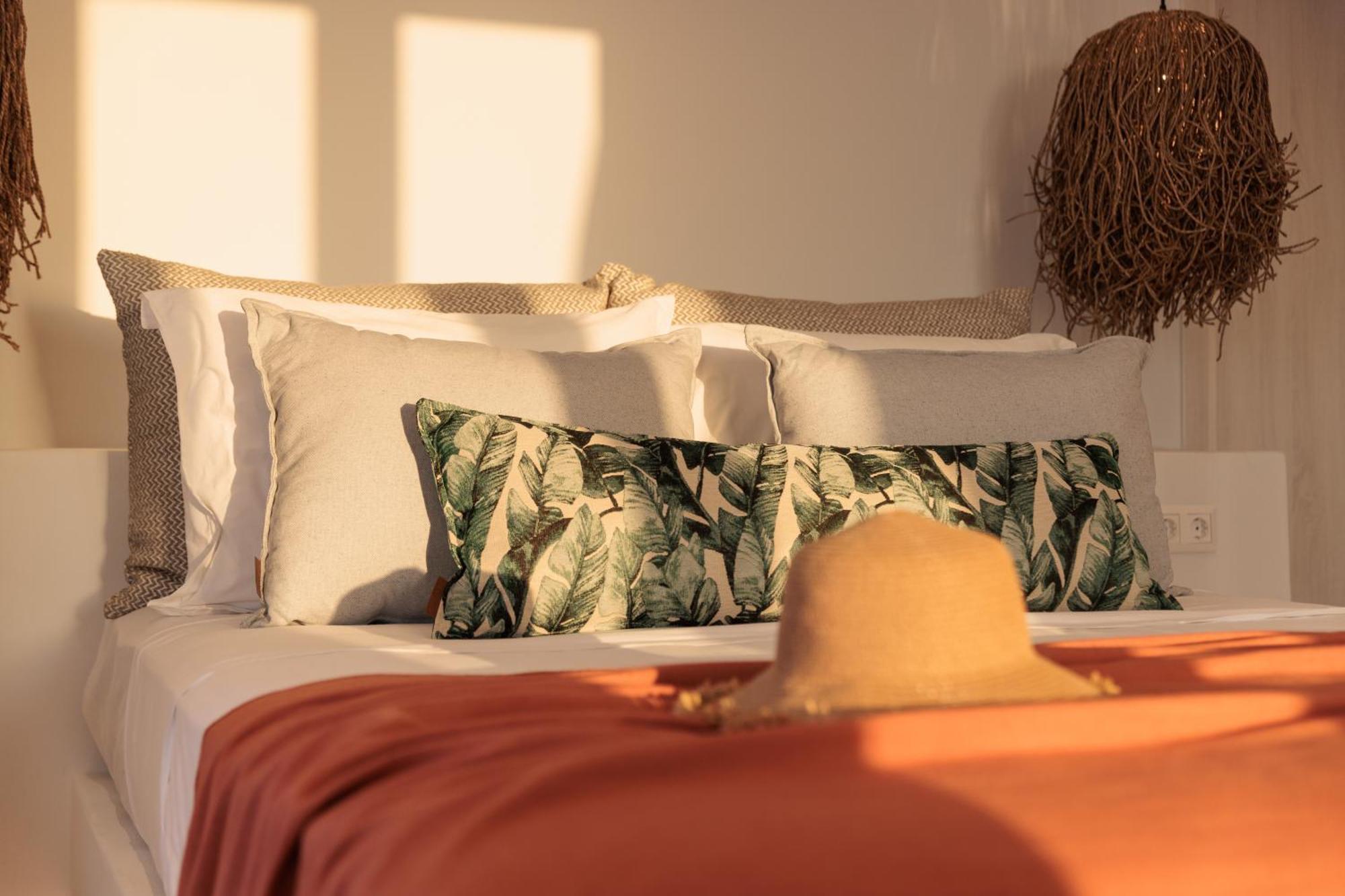Seanfinity Beachfront Suites Мікрі-Віґла Екстер'єр фото