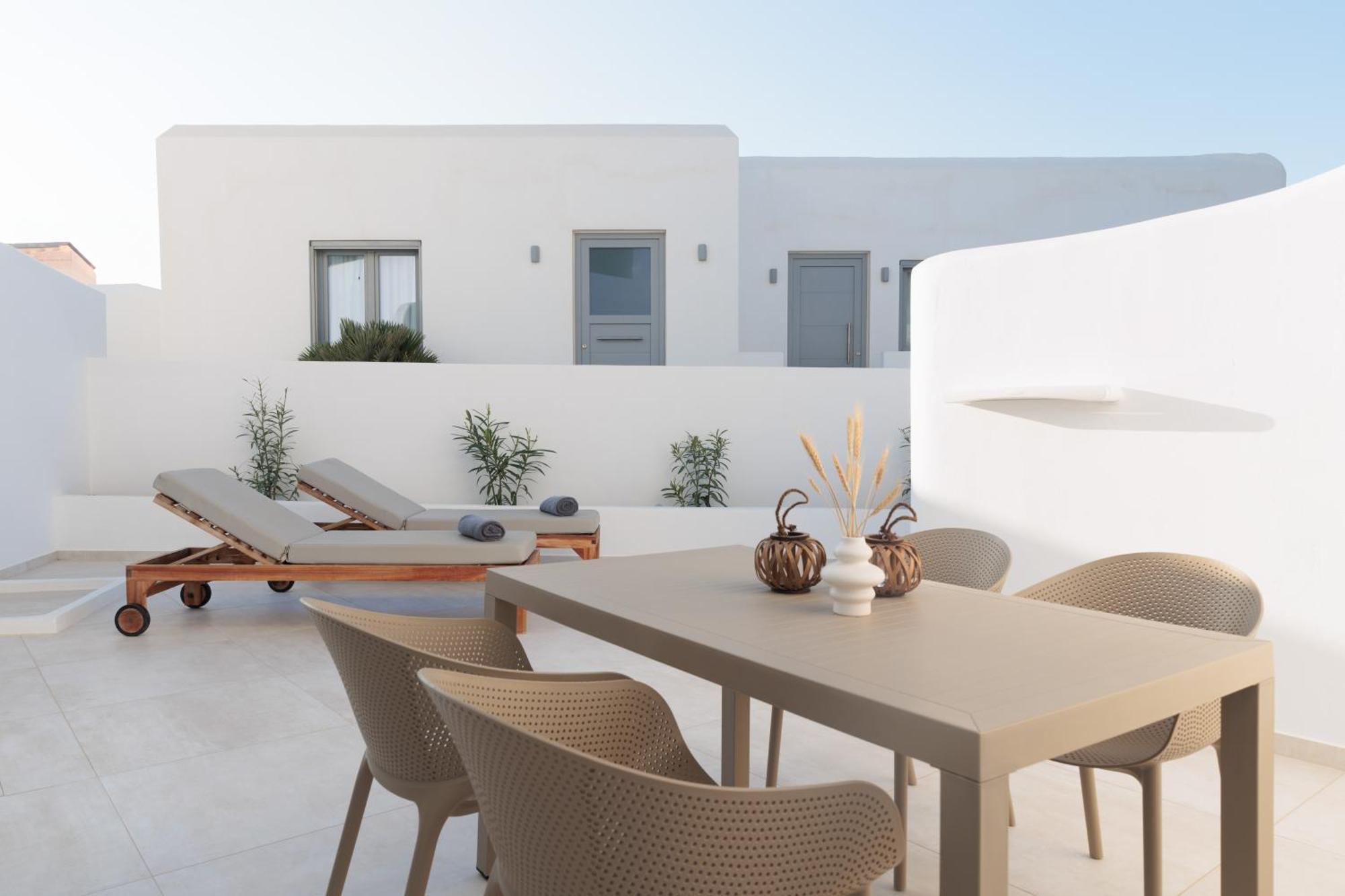 Seanfinity Beachfront Suites Мікрі-Віґла Екстер'єр фото