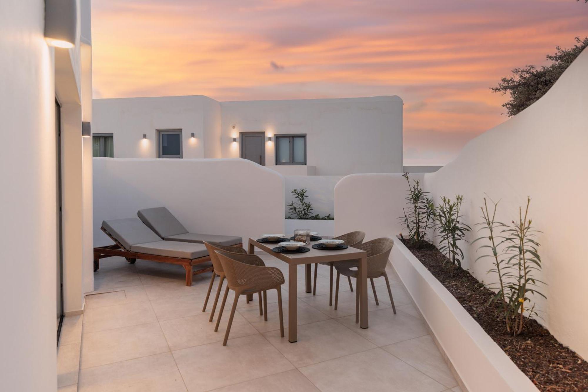 Seanfinity Beachfront Suites Мікрі-Віґла Номер фото