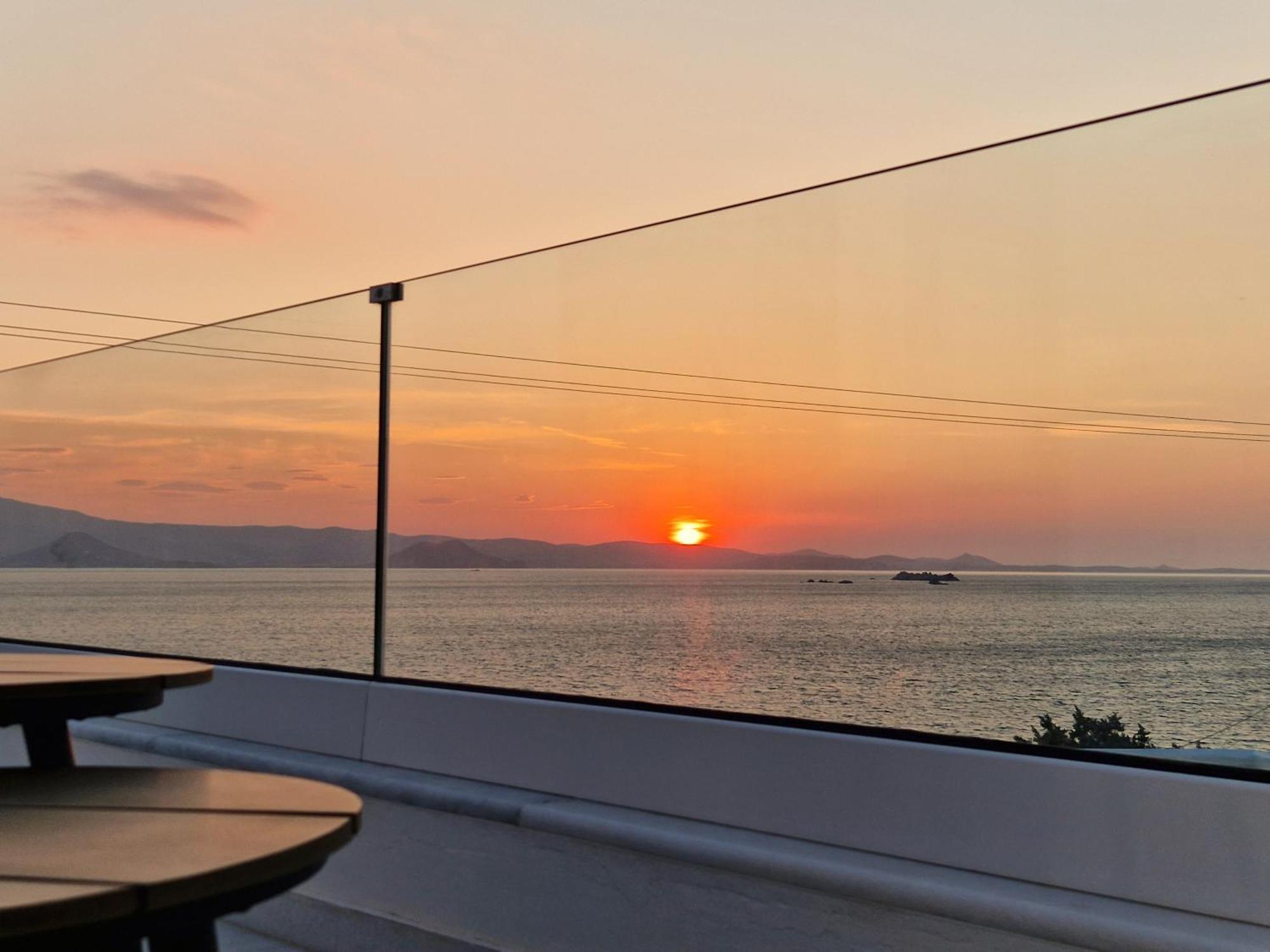 Seanfinity Beachfront Suites Мікрі-Віґла Номер фото